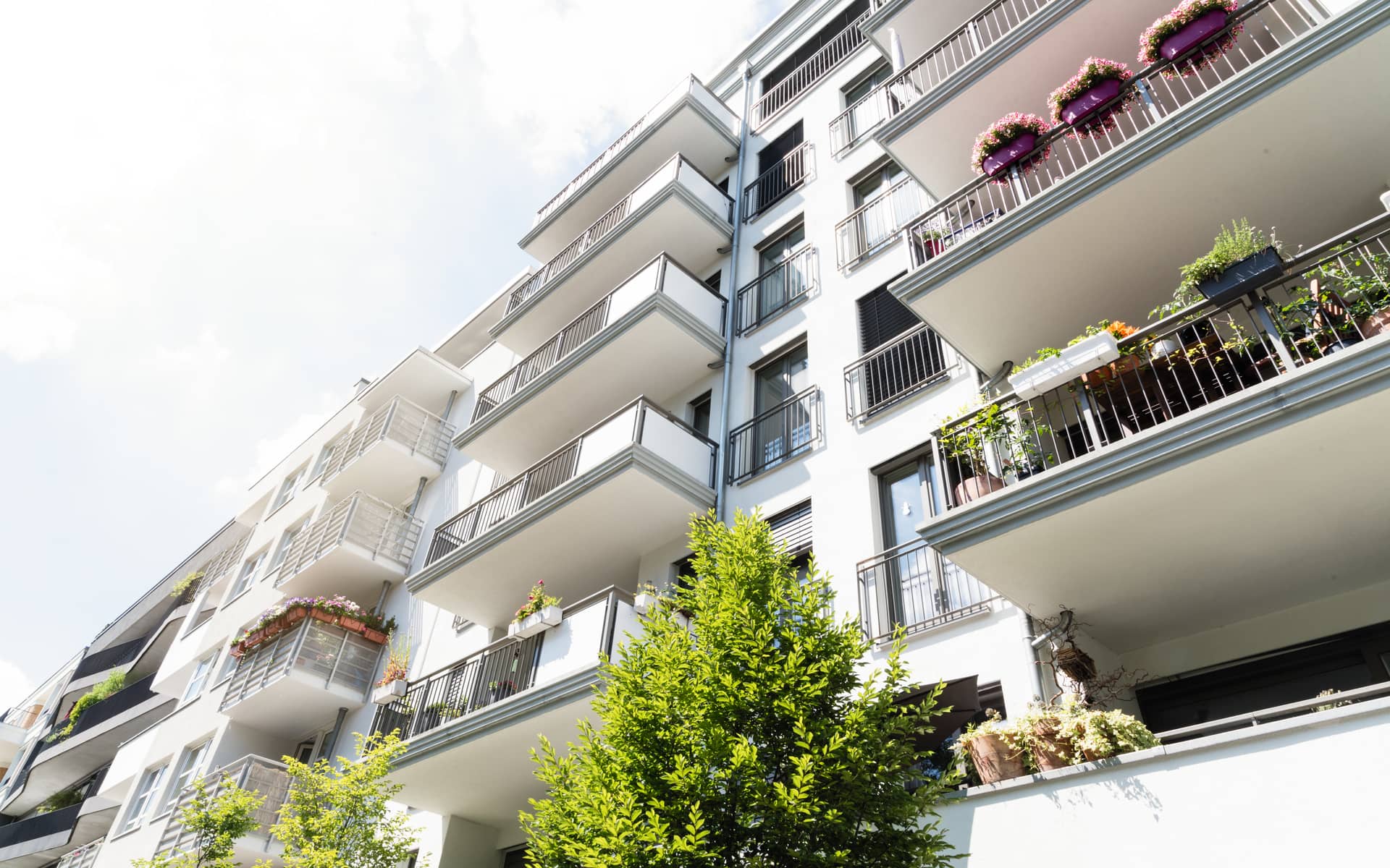 GWH Wertinvest Mehrfamilienhaus mit Balkonen